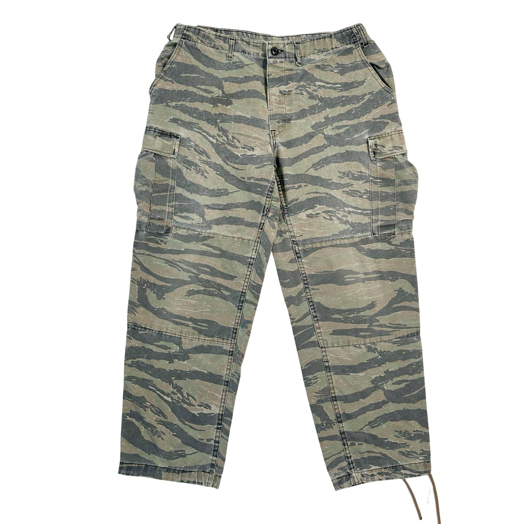 90’s Jungle Camo Cargo Pants (36”x30”)