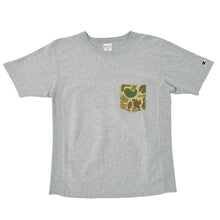Champion Reverse Weave / Camo Pocket Tee (M)
